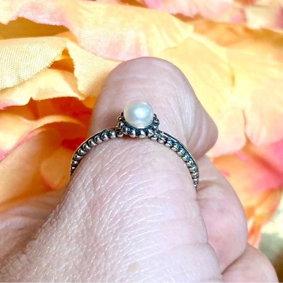 Vintage 925 Sterling Silver Pearl Ring ~ Dainty Solitaire Mini Tea Thumb Ring - Picture 3 of 9